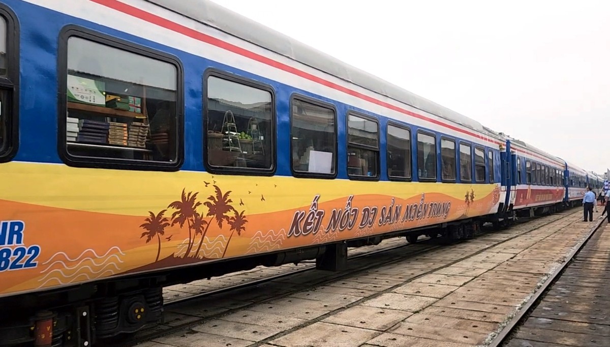 Có gì bên trong đoàn tàu chạy cung đường du lịch đẹp nhất Việt Nam?