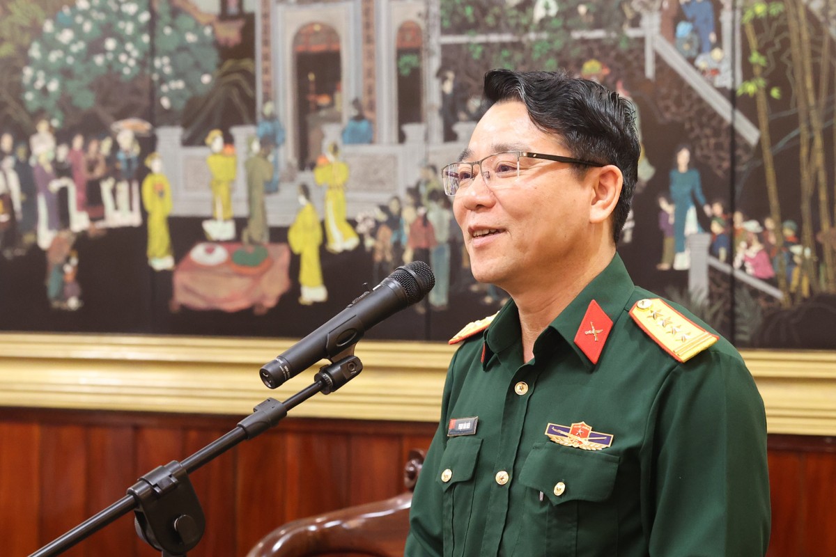 Đại tá Phạm Văn Hiếu - Phó Chính ủy Bộ Tư lệnh Bảo vệ Lăng Chủ tịch Hồ Chí Minh phát biểu tại buổi gặp mặt