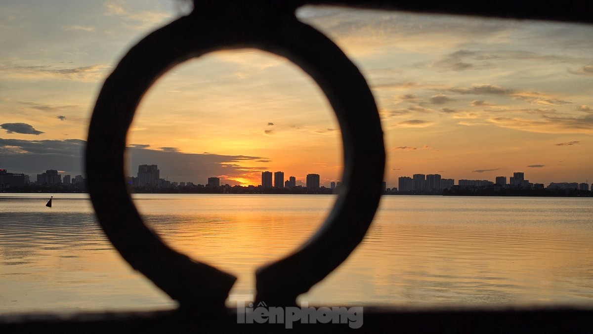 View - Beautiful Hanoi lake during sunset | DTiNews - Dan Tri International, the news gateway of Vietnam