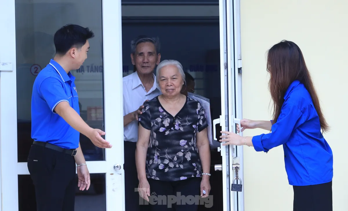 'Ai cũng vui vẻ vì thủ tục được giải quyết nhanh gọn' ảnh 2
