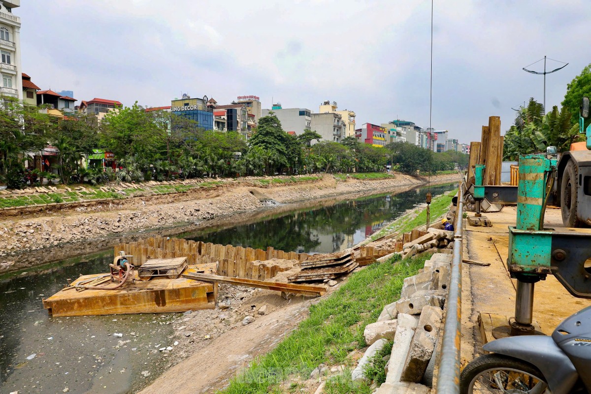 Đập dâng giữ nước đầu tiên trên sông Tô Lịch đã thành hình ảnh 14