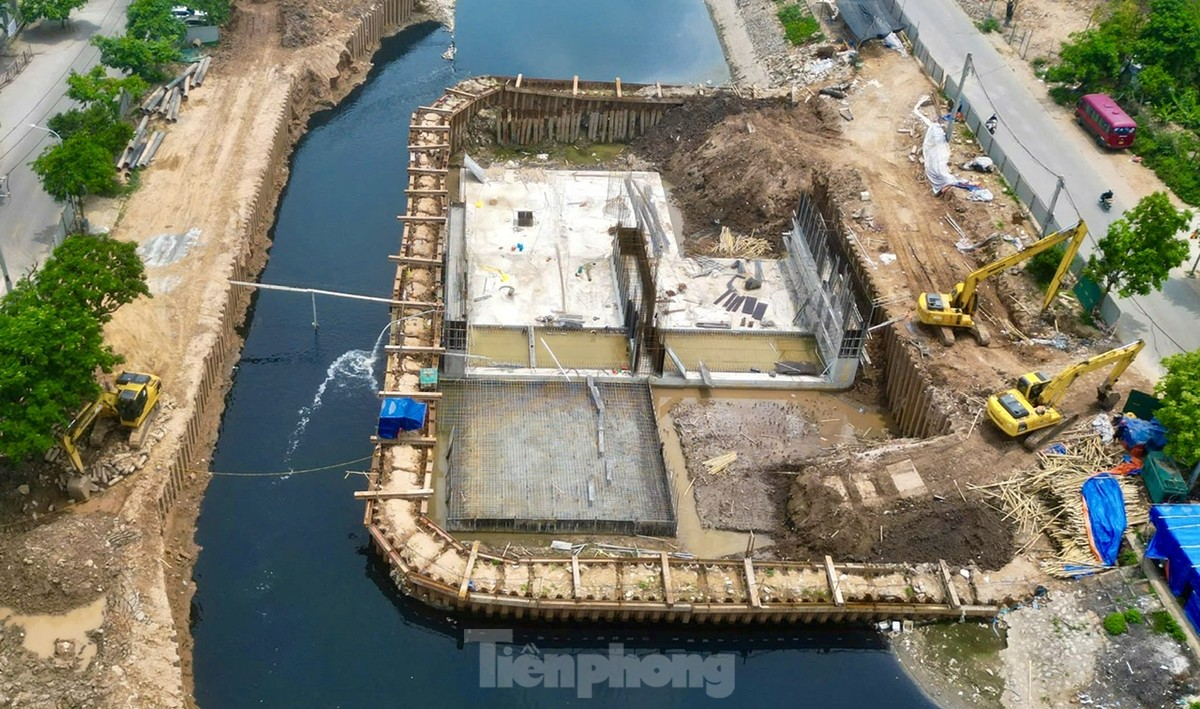 Đập dâng giữ nước đầu tiên trên sông Tô Lịch đã thành hình ảnh 2