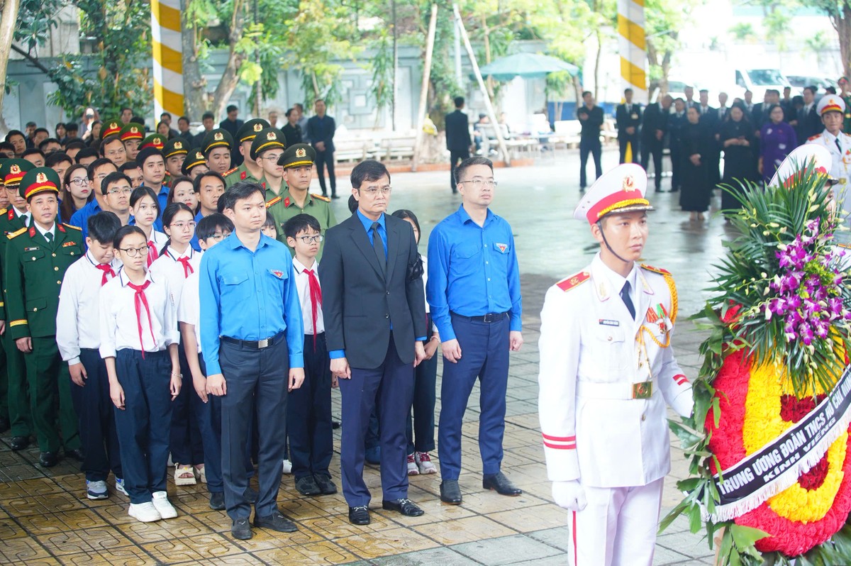 Đoàn đại biểu Trung ương Đoàn TNCS Hồ Chí Minh viếng nguyên Chủ tịch nước Trần Đức Lương ảnh 2