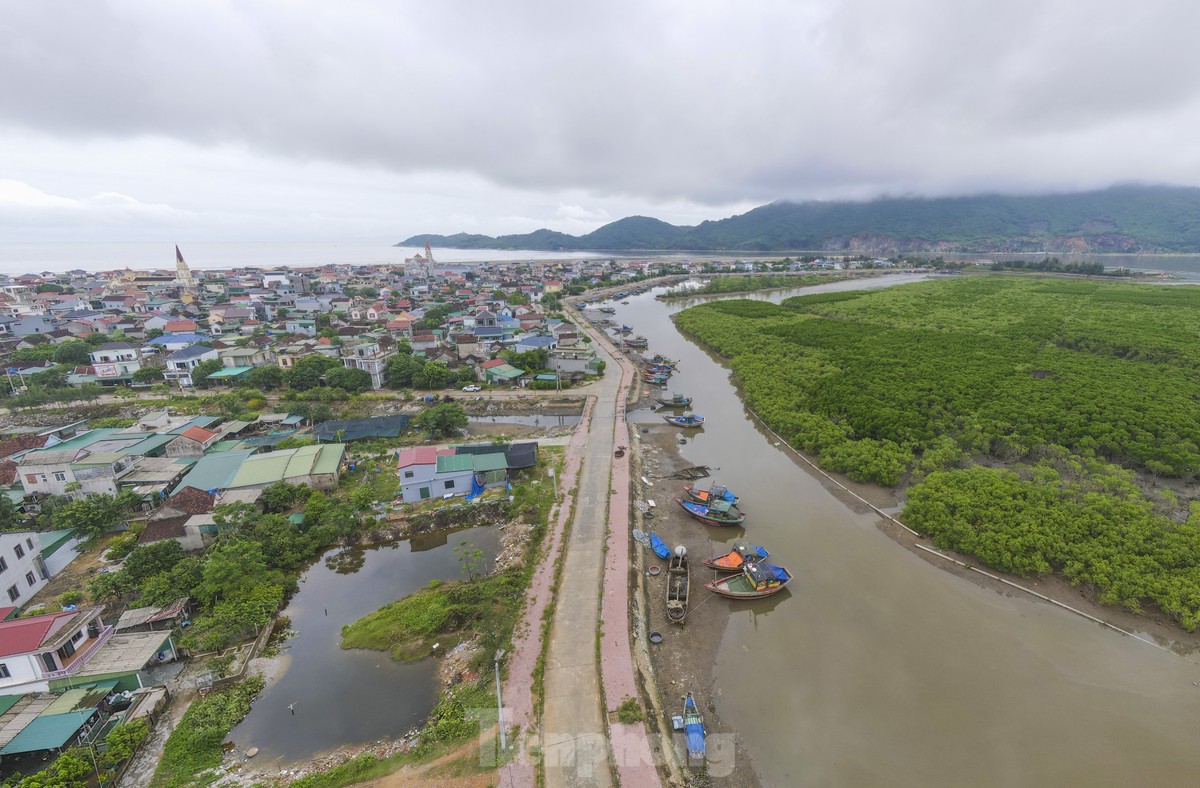 Hiện trạng huyện ven biển ở Hà Tĩnh sắp sáp nhập ảnh 10