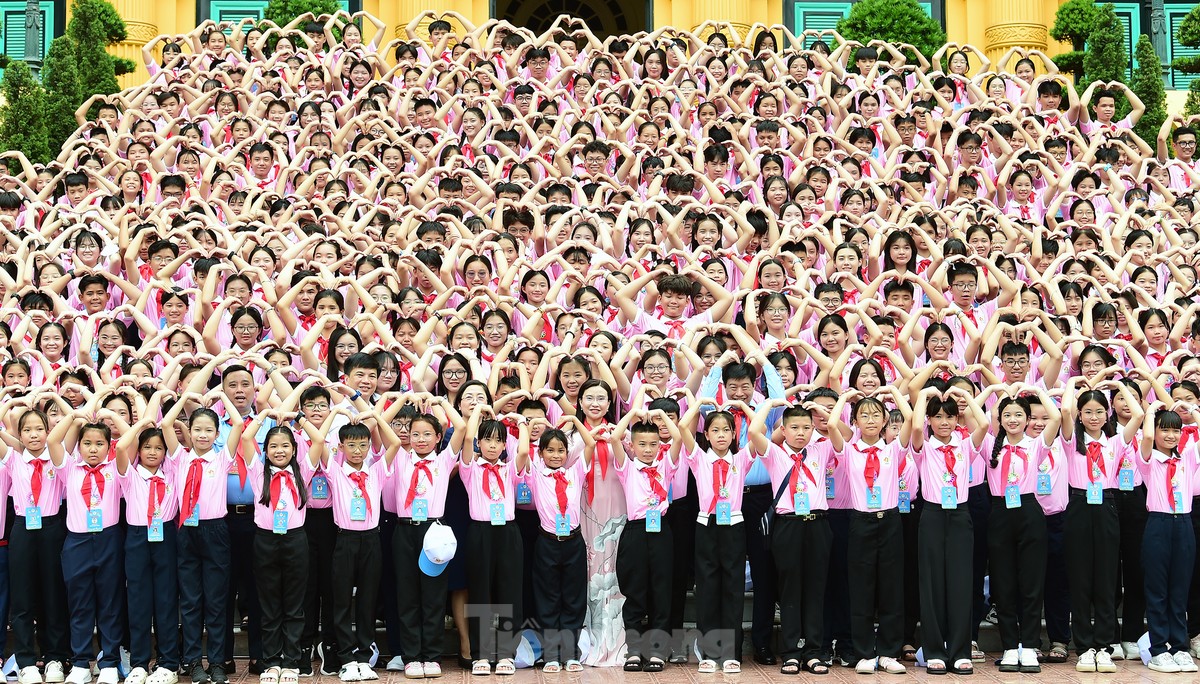 Đại biểu Cháu ngoan Bác Hồ thăm ‘địa chỉ đỏ’ đặc biệt tại Thủ đô Hà Nội ảnh 7