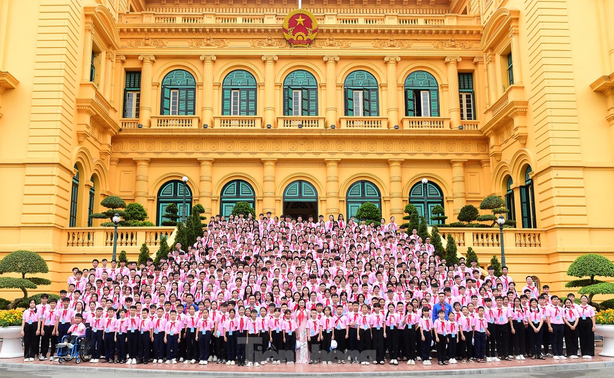 Đại biểu Cháu ngoan Bác Hồ thăm ‘địa chỉ đỏ’ đặc biệt tại Thủ đô Hà Nội ảnh 1
