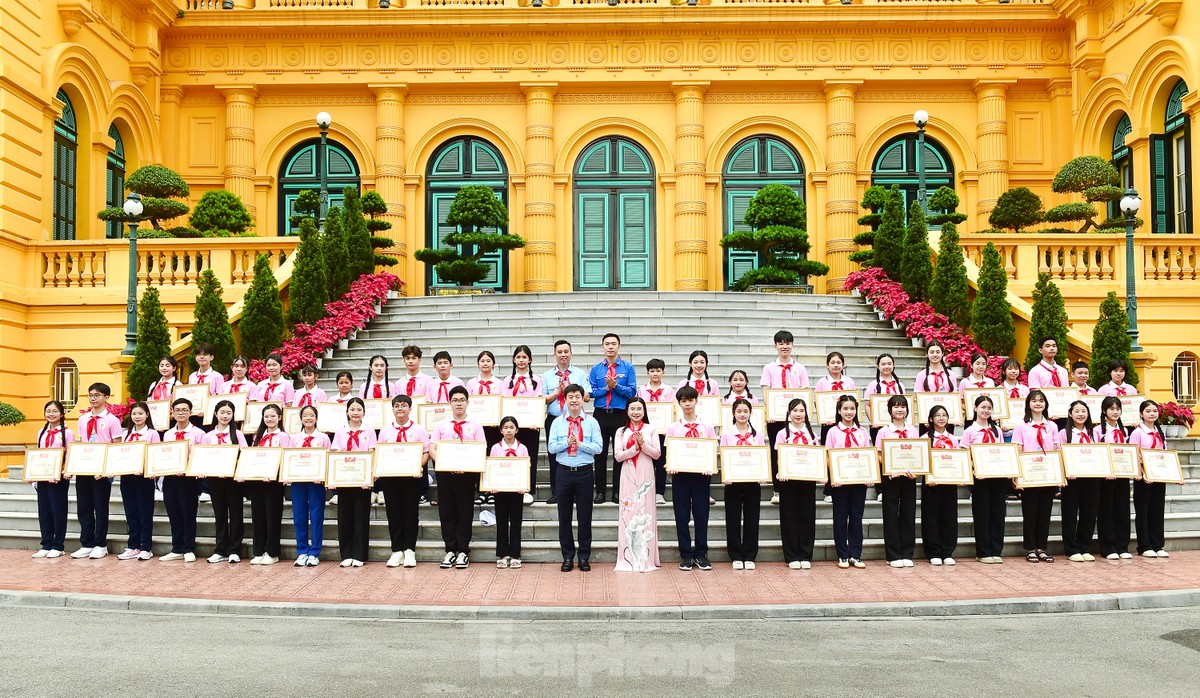 Đại biểu Cháu ngoan Bác Hồ thăm ‘địa chỉ đỏ’ đặc biệt tại Thủ đô Hà Nội ảnh 3