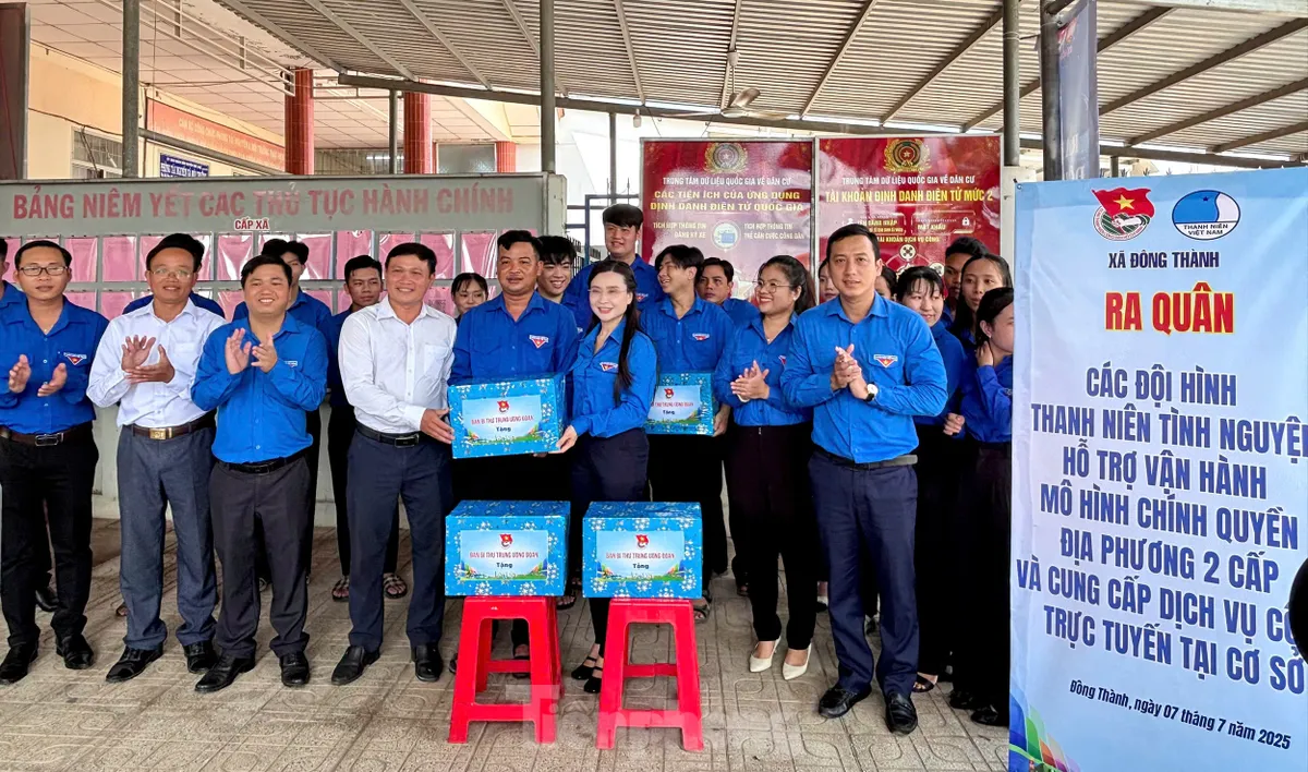 Ban Bí thư Trung ương Đoàn thăm, tặng quà đội hình tình nguyện hỗ trợ vận hành chính quyền hai cấp ảnh 16
