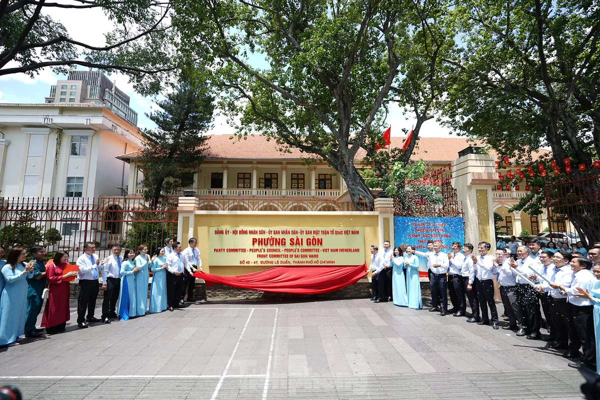 Người dân thích thú check-in phường Sài Gòn, trải nghiệm chính quyền 2 cấp ảnh 1