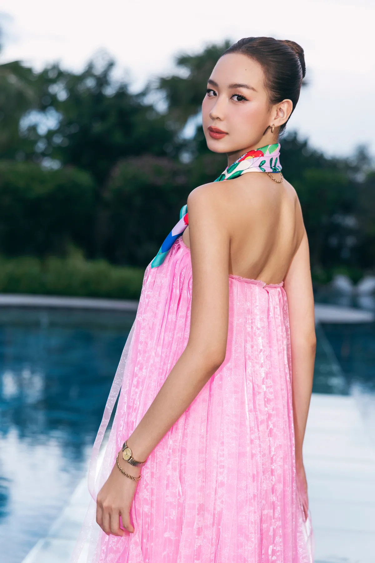 Hoa hậu Hà Trúc Linh, Á hậu Châu Anh, Vân Nhi trình diễn thời trang ảnh 16