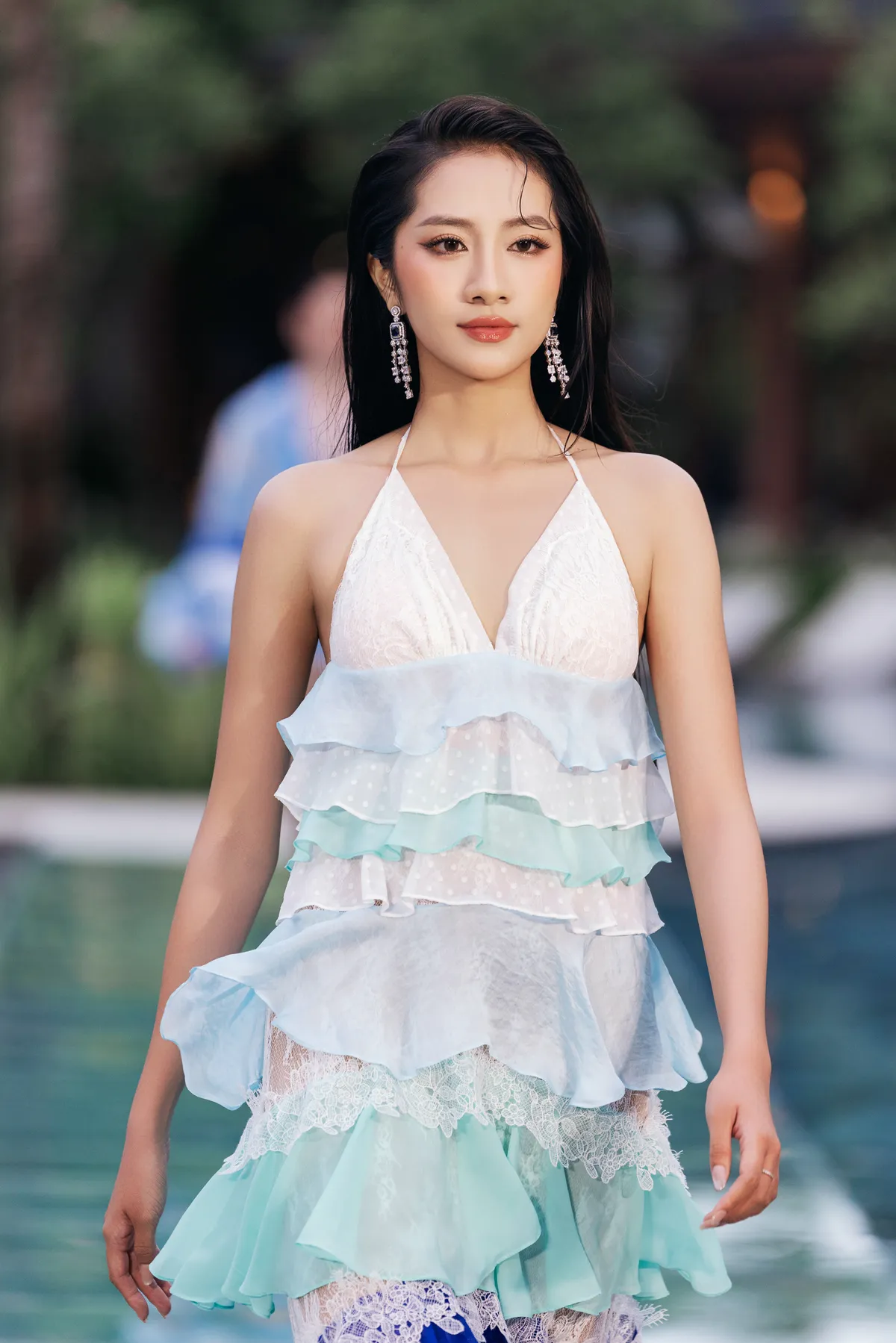Hoa hậu Hà Trúc Linh, Á hậu Châu Anh, Vân Nhi trình diễn thời trang ảnh 2