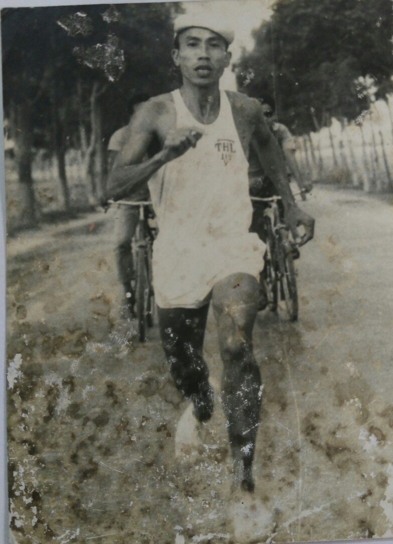 Huyền thoại Bùi Lương và 65 năm cùng Tiền Phong Marathon: Chạy chân đất, chạy dưới mưa bom, vừa chạy vừa vác súng ảnh 6