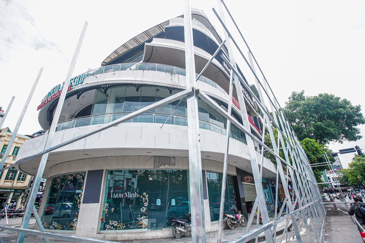 Hà Nội dựng rào chắn chuẩn bị phá dỡ tòa nhà Hàm cá mập ảnh 5