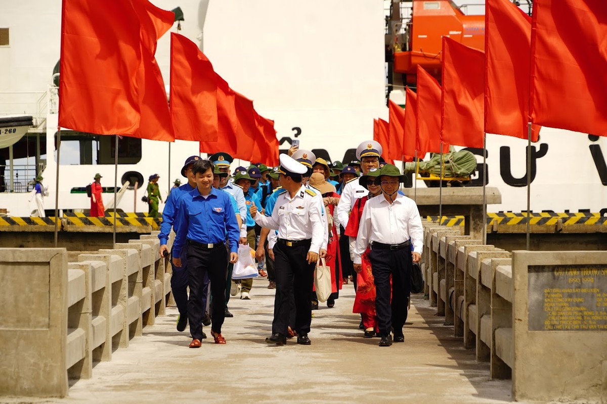 Hành trình 'Tuổi trẻ vì biển, đảo quê hương', viết tiếp câu chuyện hòa bình ảnh 3
