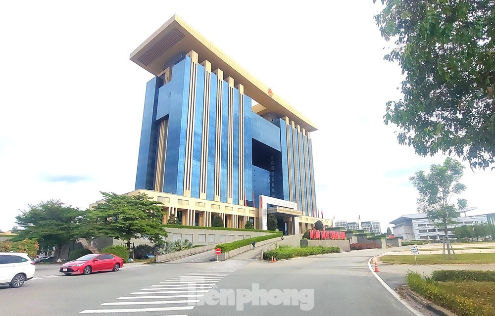 Động thái của Vạn Hạnh Mall sau 3 vụ rơi lầu; 4 người cùng gia đình bị xe chở rác tông tử vong ảnh 4