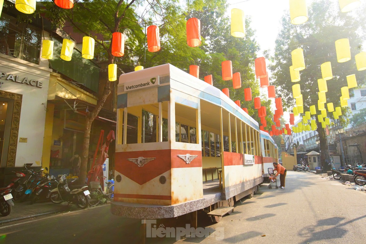 Phố bích họa Phùng Hưng khác lạ dịp Tết ảnh 6