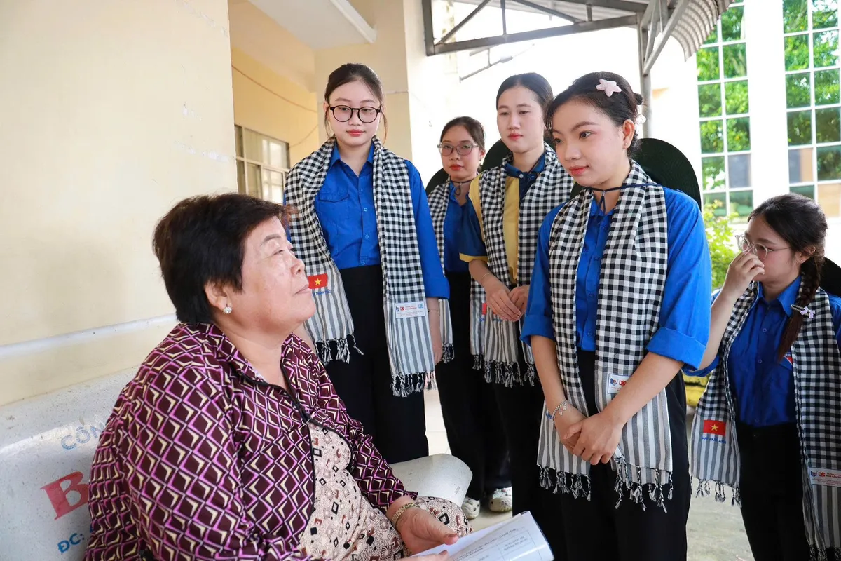 Vượt hàng trăm cây số ra Đặc khu Thổ Châu hỗ trợ người dân công nghệ số ảnh 4