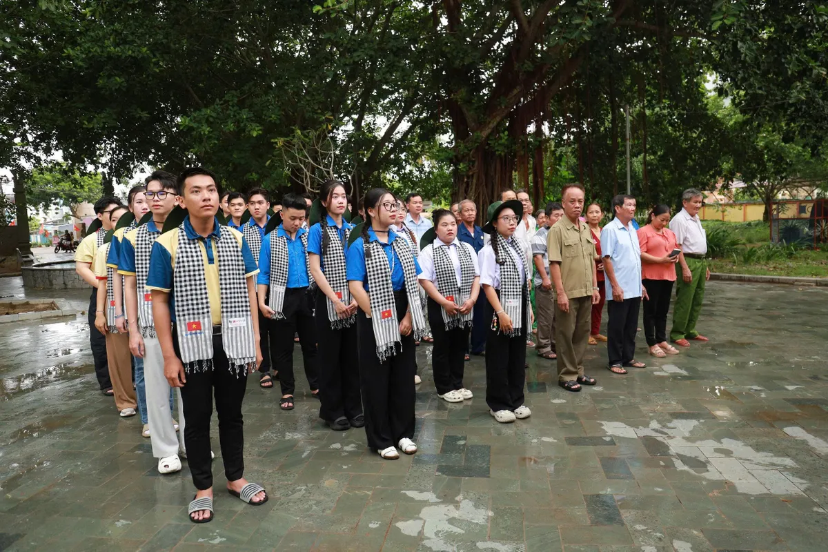 Vượt hàng trăm cây số ra Đặc khu Thổ Châu hỗ trợ người dân công nghệ số ảnh 12