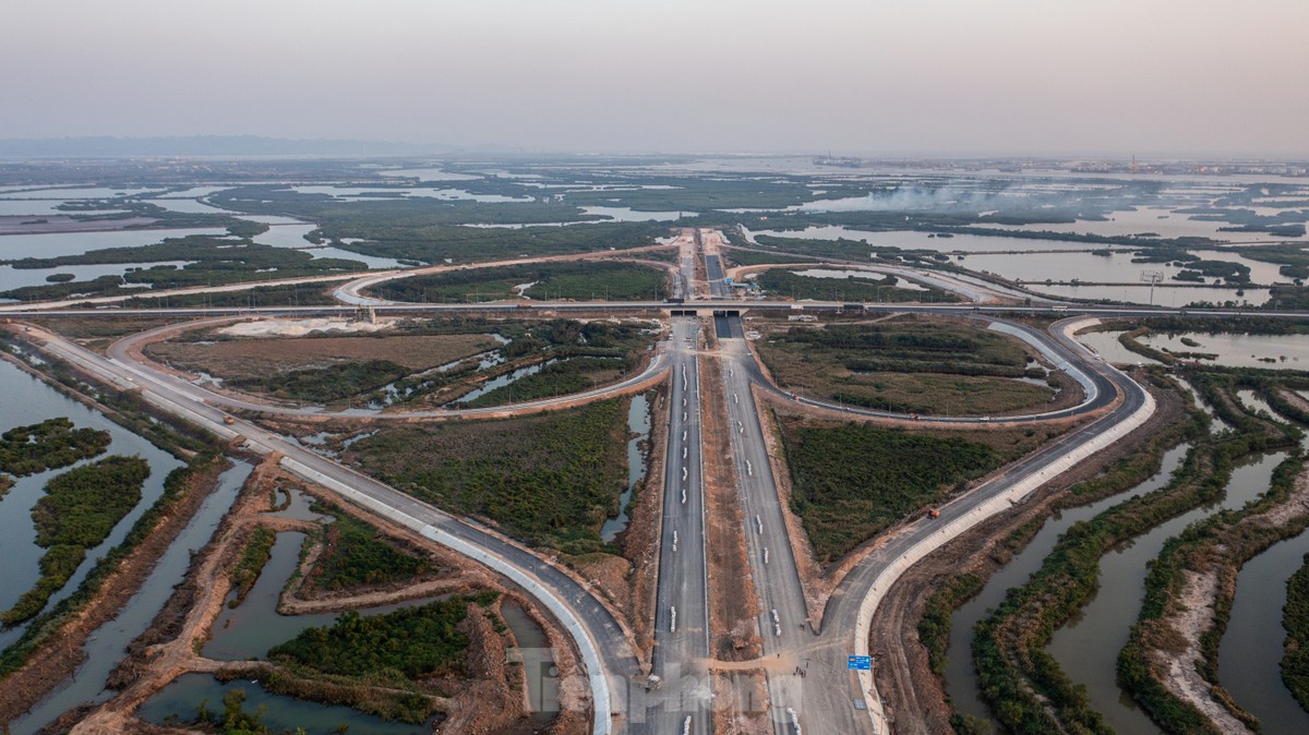 Cận cảnh nút giao cao tốc ‘trăm tỷ’ sắp đưa vào khai thác ở Quảng Ninh ảnh 1