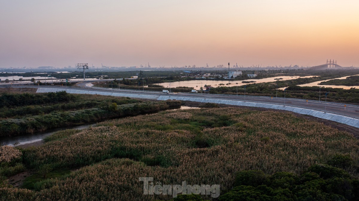 Cận cảnh nút giao cao tốc ‘trăm tỷ’ sắp đưa vào khai thác ở Quảng Ninh ảnh 7