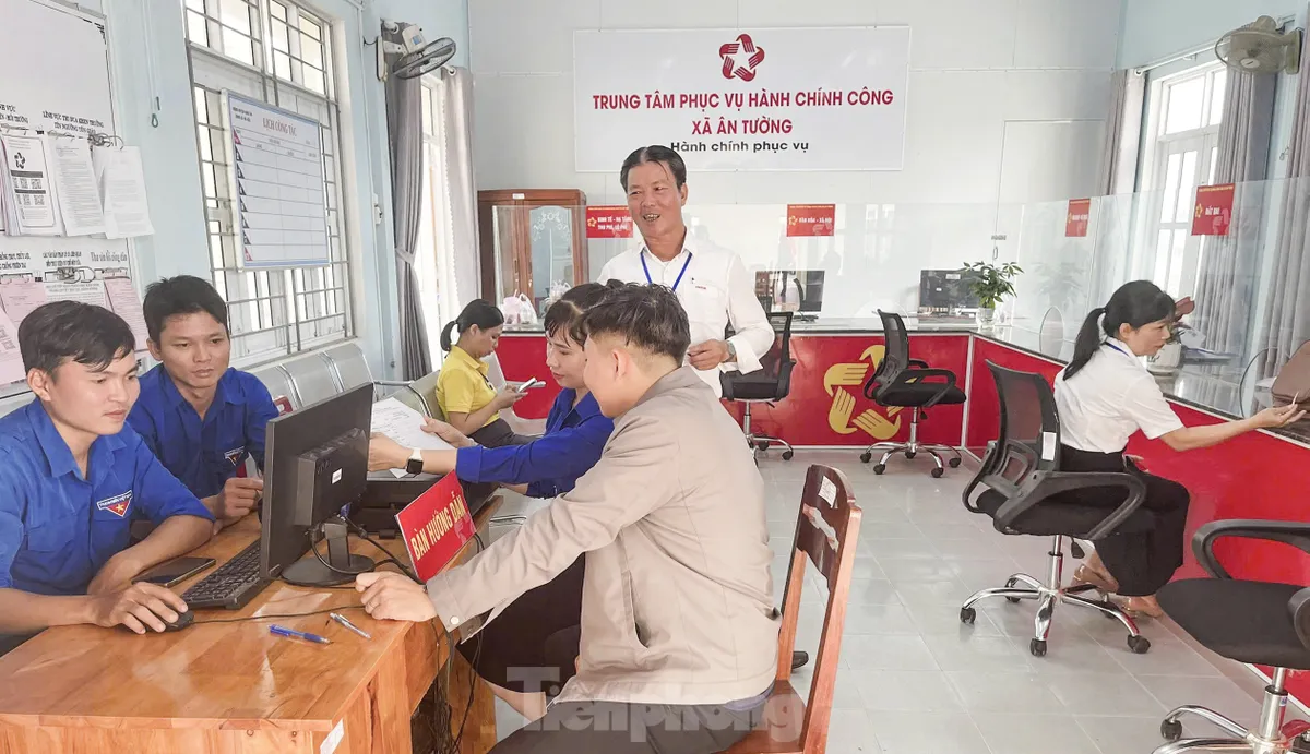 Tuổi trẻ Gia Lai thường trực hỗ trợ người dân những ngày đầu thực hiện chính quyền 2 cấp ảnh 7