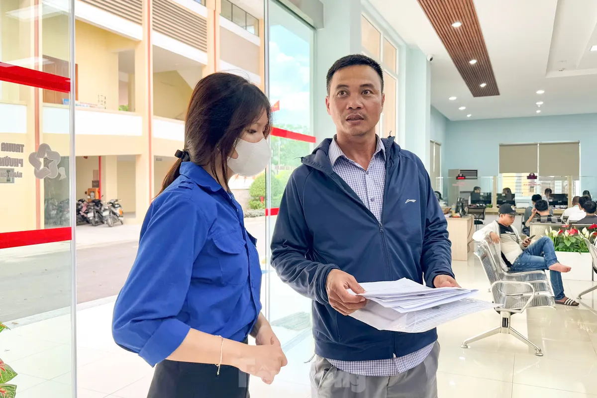 'Áo xanh' Đà Nẵng giúp người dân gỡ khó thủ tục tại các phường, xã mới ảnh 3