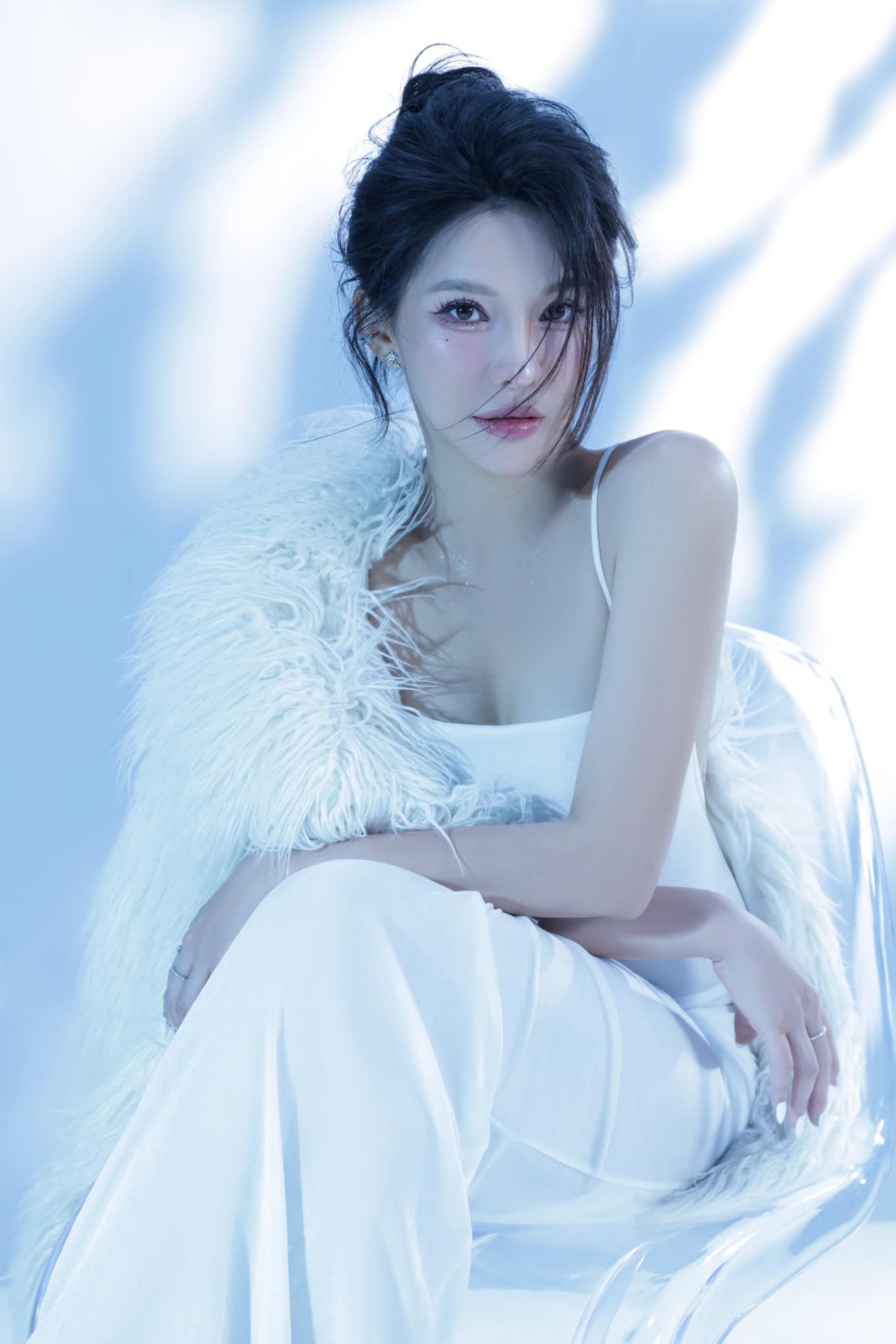 Cuộc sống sau 3 năm rời showbiz của Lưu Đê Ly ảnh 4