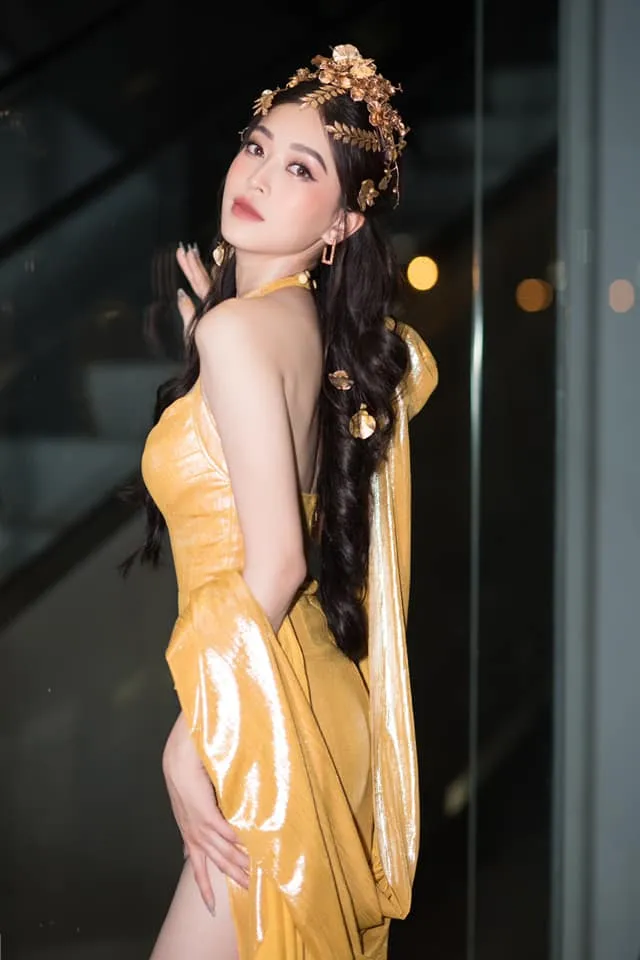 Á hậu Phương Nga diện đầm vàng hóa nữ thần kiêu sa ảnh 4