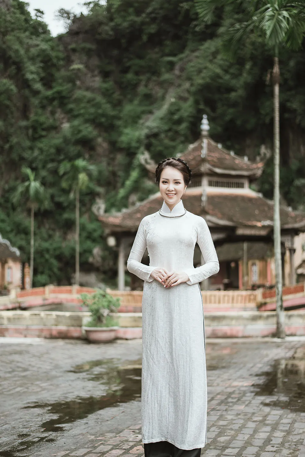 Á hậu Thuỵ Vân khoe giọng ngọt ngào hát quan họ trong MV thứ 2 ảnh 1