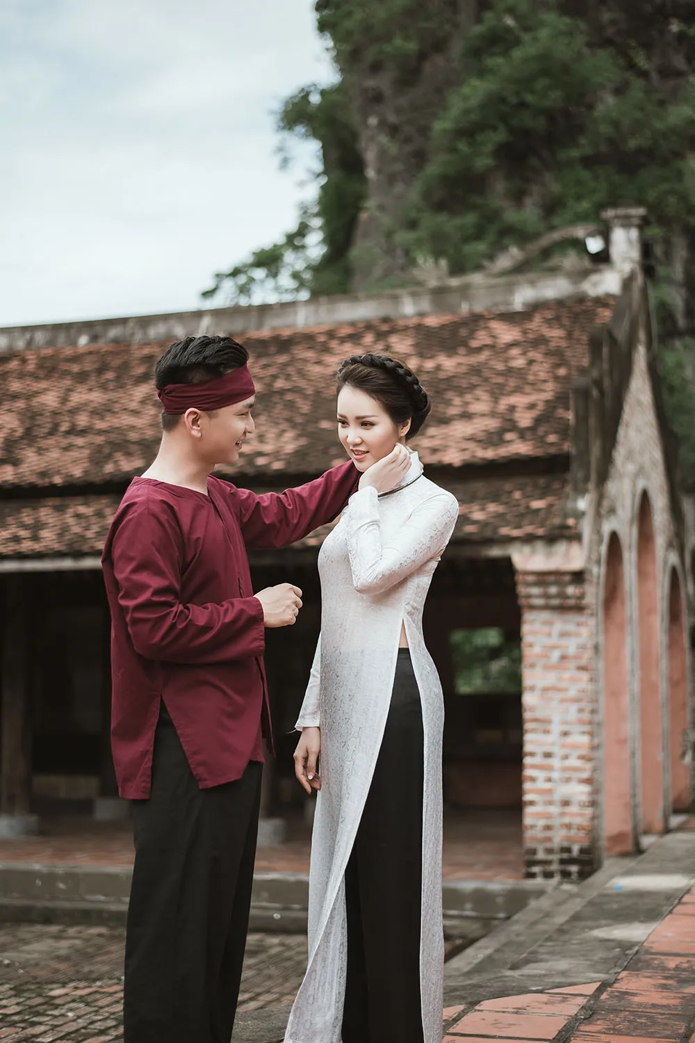 Á hậu Thuỵ Vân khoe giọng ngọt ngào hát quan họ trong MV thứ 2 ảnh 2