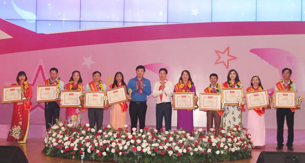 Tuyên dương các 'cánh én' mang câu chuyện đẹp về hành trình yêu thương ảnh 7