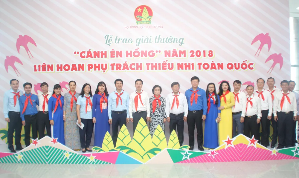 Tuyên dương các 'cánh én' mang câu chuyện đẹp về hành trình yêu thương ảnh 1