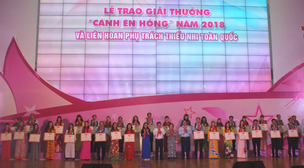 Tuyên dương các 'cánh én' mang câu chuyện đẹp về hành trình yêu thương ảnh 8