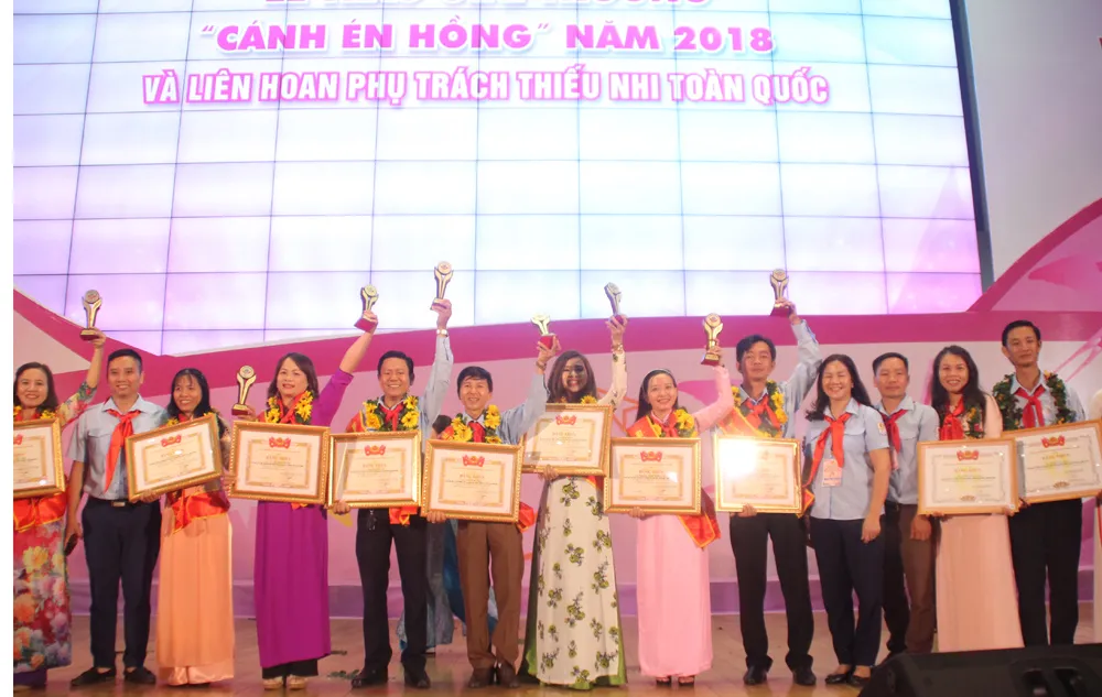 Tuyên dương các 'cánh én' mang câu chuyện đẹp về hành trình yêu thương ảnh 13