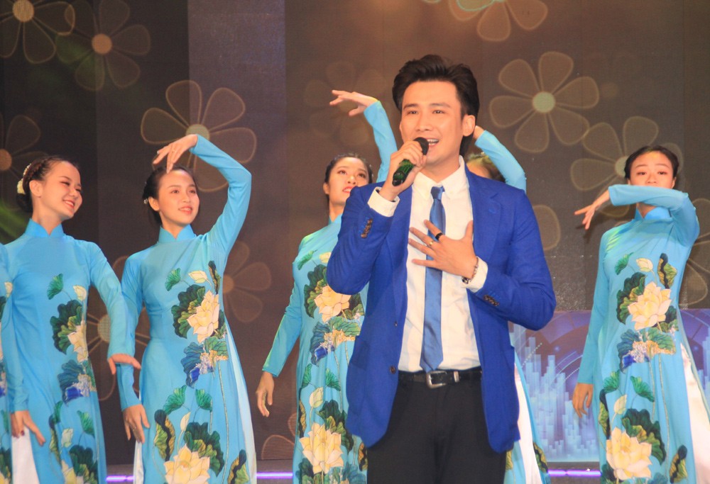 Ca sỹ Chí Thiện: Chủ nhật Đỏ giúp người một cách rõ ràng nhất ảnh 3