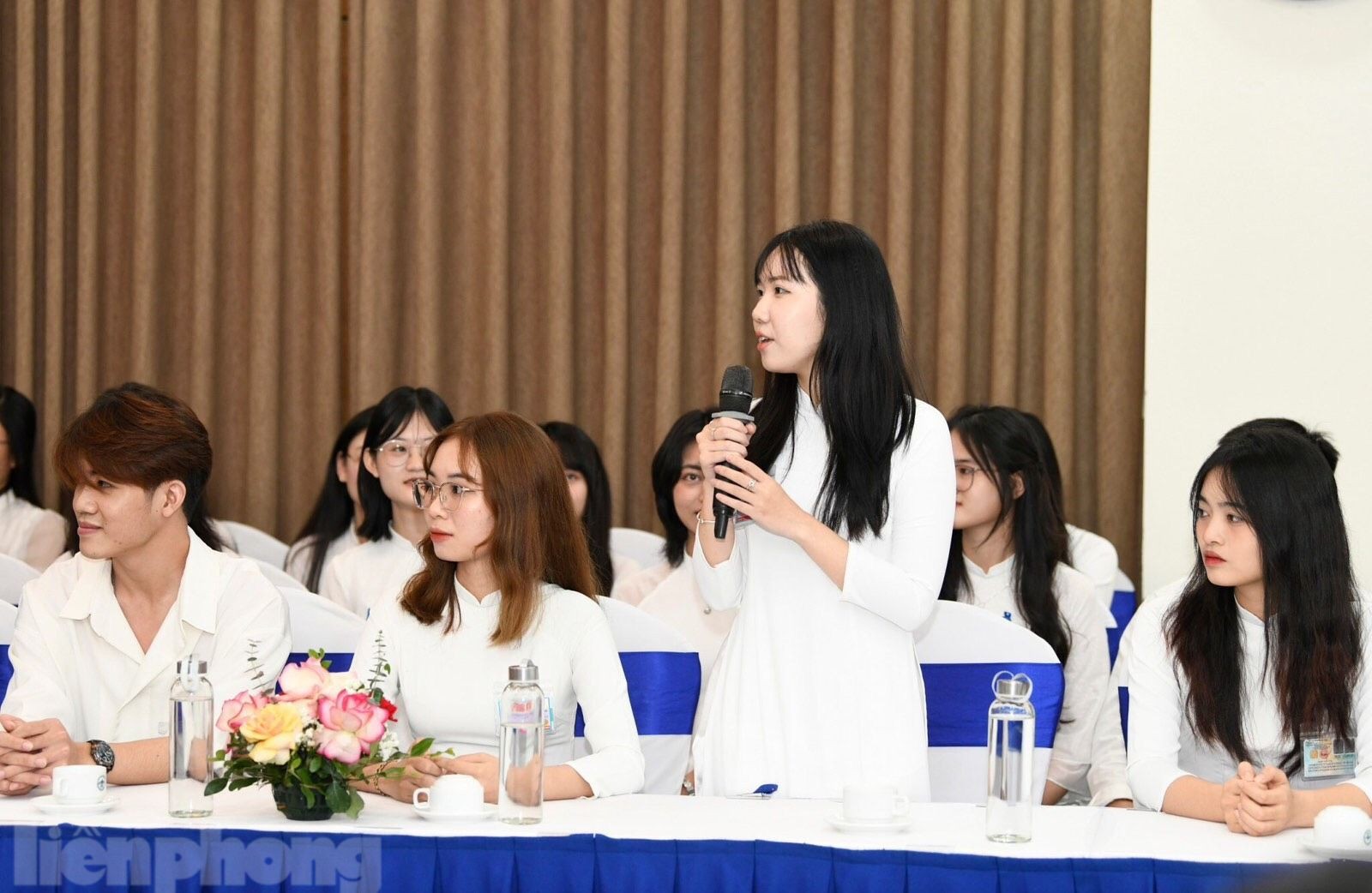 Phu nhân Chủ tịch nước Võ Văn Thưởng và Phu nhân Tổng Bí thư, Chủ tịch nước Trung Quốc gặp gỡ sinh viên ảnh 7