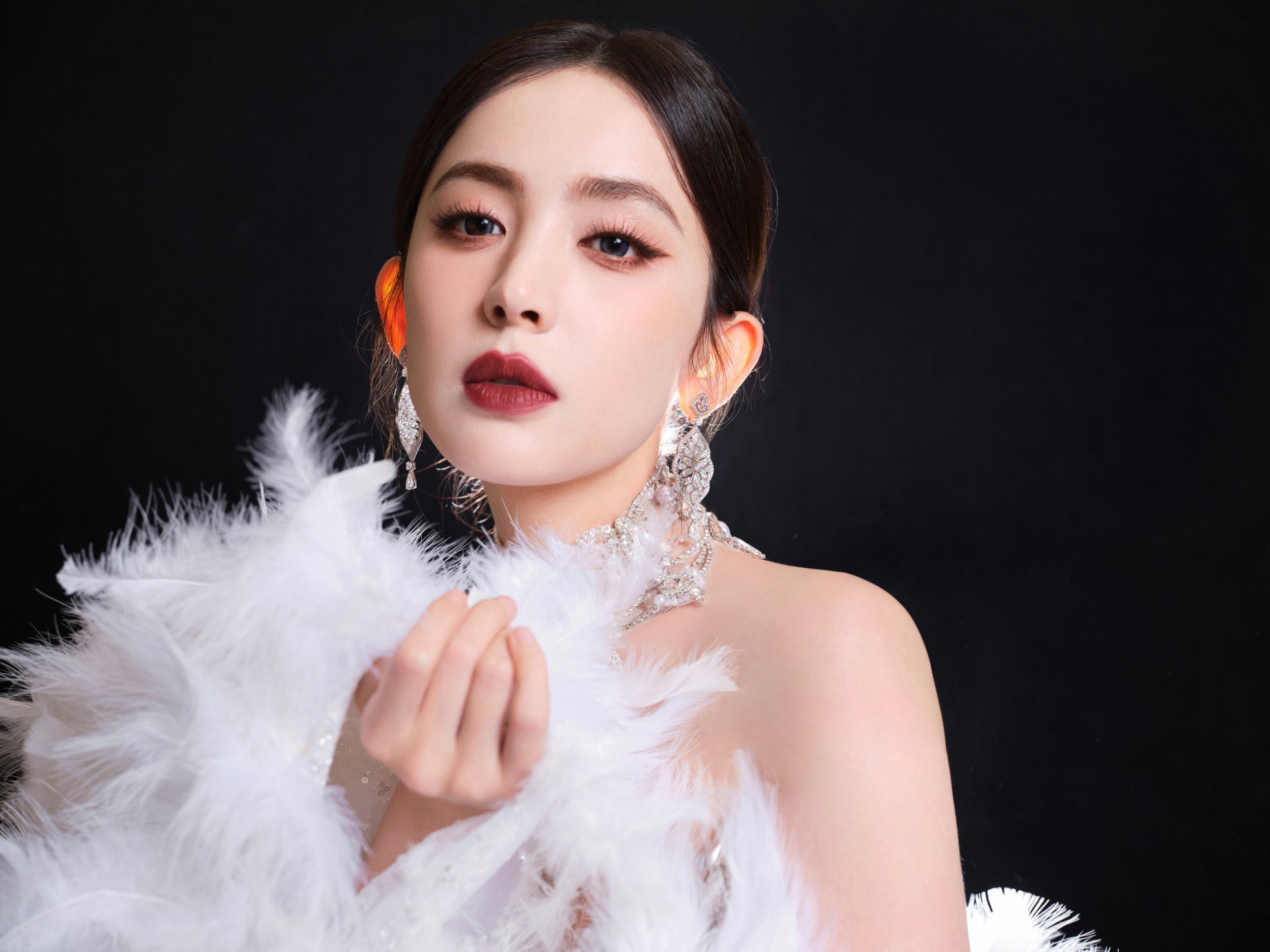 Diện đầm xuyên thấu của thương hiệu Việt Nam, Cổ Lực Na Trát hút 8 triệu lượt xem ảnh 11