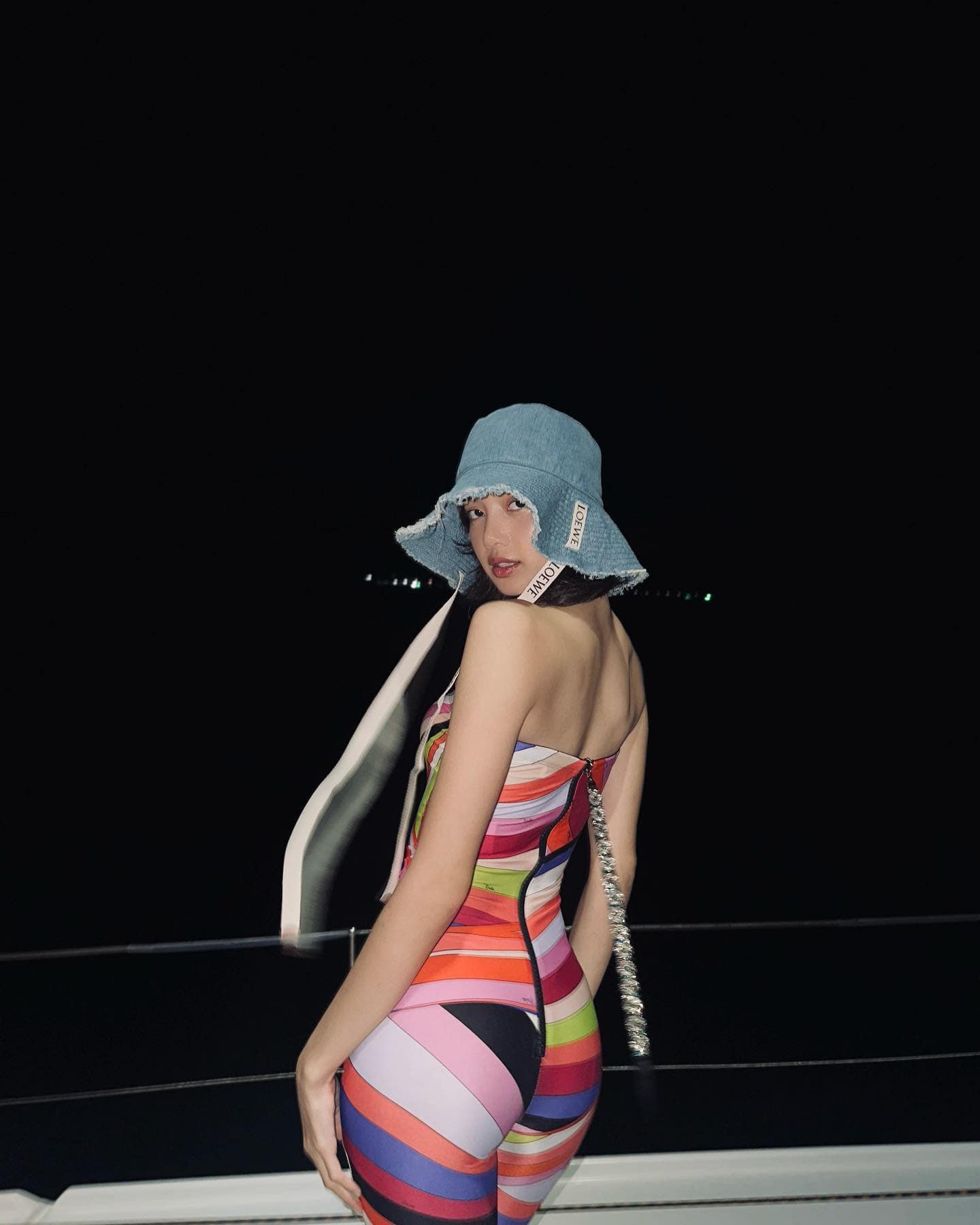 Lisa (BlackPink) đi xem bóng đá với bạn trai tỷ phú ảnh 7