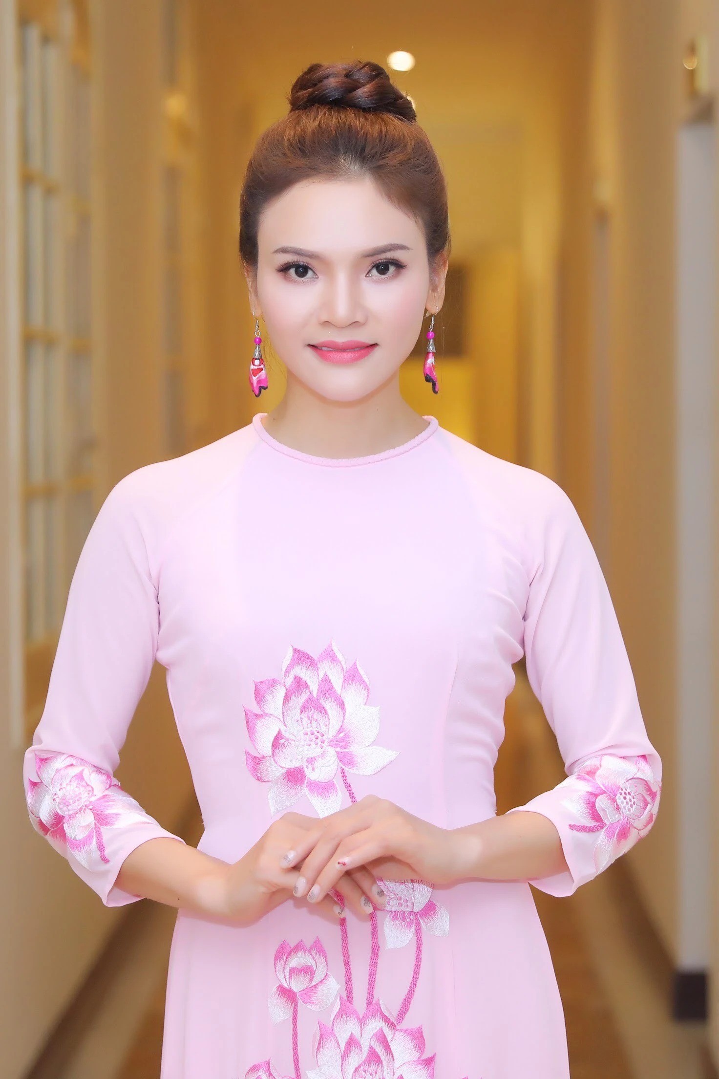 Ca sĩ Việt trẻ nhất được phong tặng NSND sống độc thân ở cơ ngơi 8.000 m2 ảnh 5