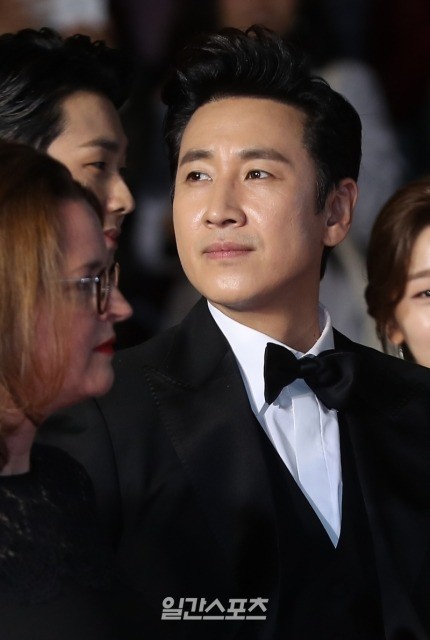 Cái chết của Lee Sun Kyun gây rúng động cả Hàn Quốc và showbiz thế giới ảnh 6
