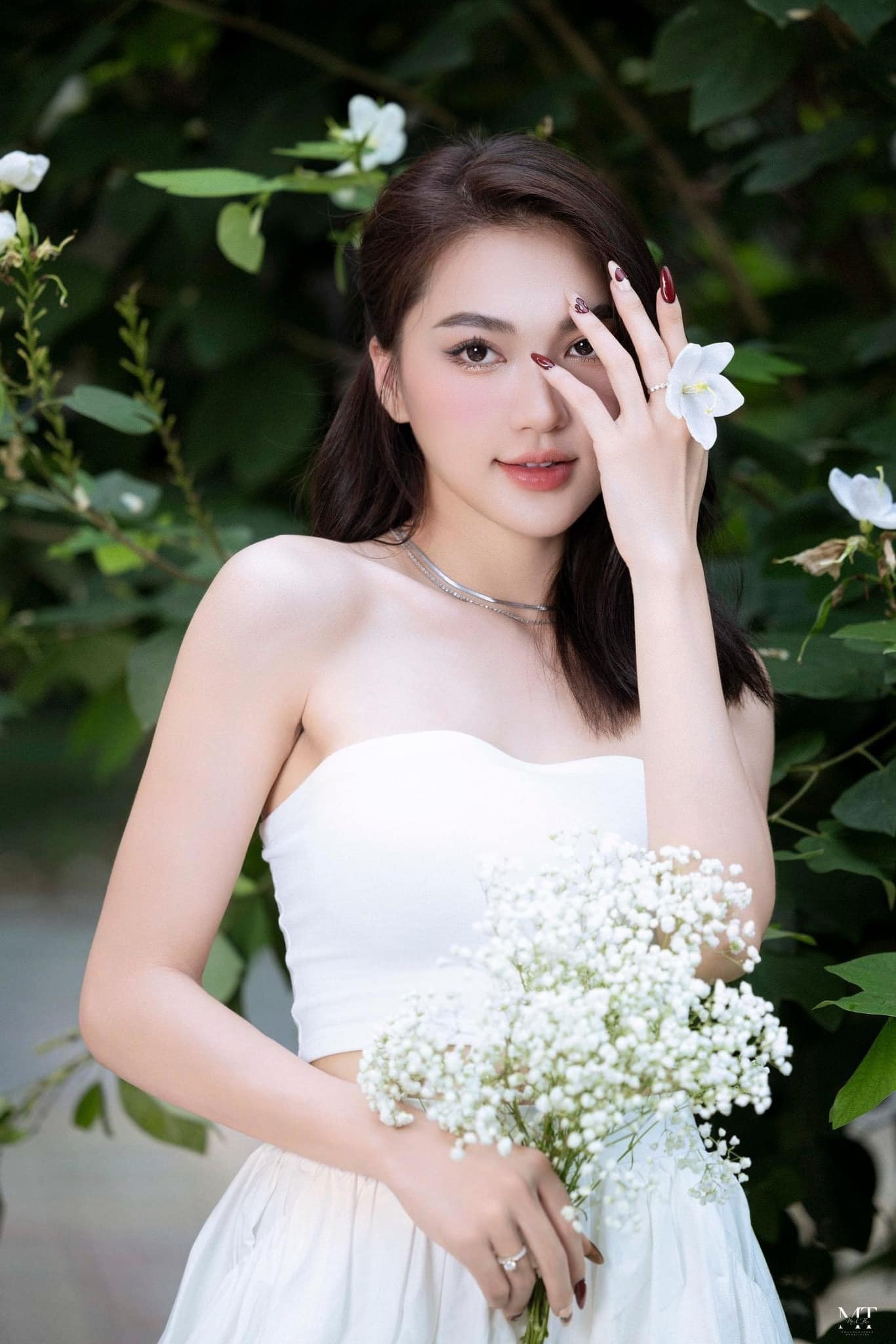 Hai người đẹp hoa hậu thu hút ánh nhìn trong trận Siêu cúp Quốc gia ảnh 8