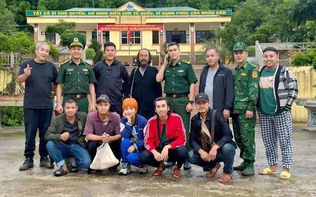 Showbiz 17/10: Diễn viên Việt Bắc rời đoàn phim ‘Cuộc chiến không giới tuyến’ ảnh 1