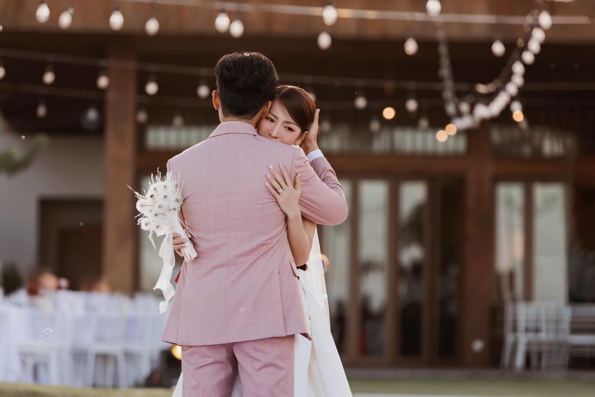 Puka bật khóc trong đám cưới, chú rể Gin Tuấn Kiệt nói không muốn thề hẹn ảnh 5