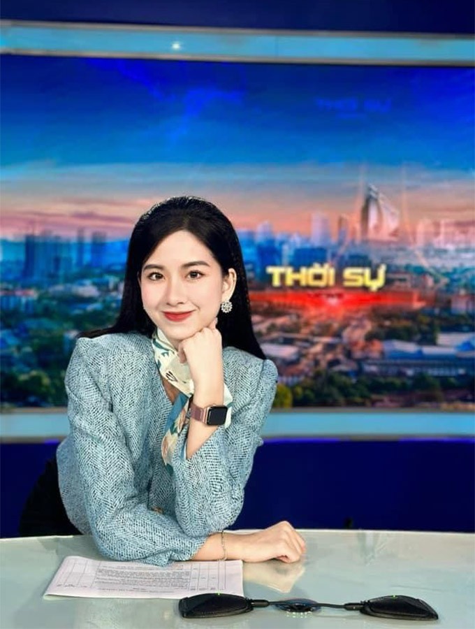 Showbiz 30/11: Nữ MC thời sự ở Nghệ An là con gái cựu tuyển thủ nổi tiếng ảnh 2