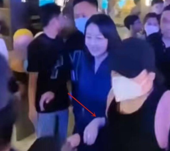 Showbiz 18/12: Quốc Trường lên tiếng về tin giải nghệ, hét giá cát-xê cao ảnh 6