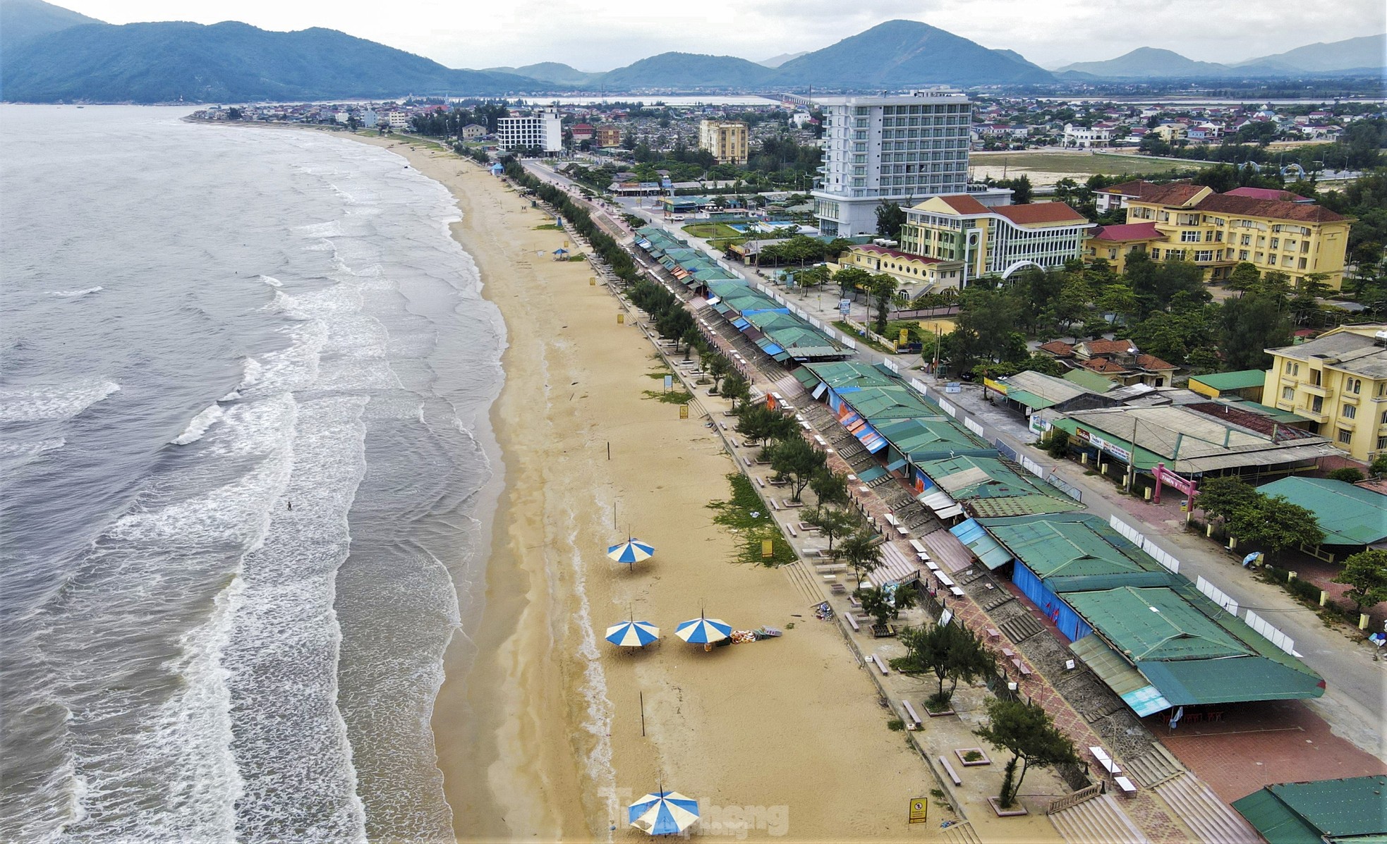 Khu du lịch Thiên Cầm 'lột xác' khi loạt ki-ốt chắn biển được tháo dỡ ảnh 3