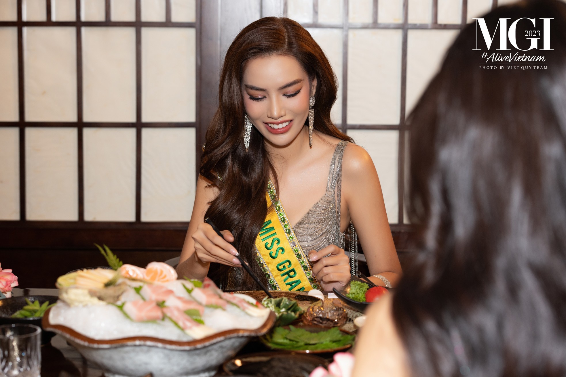 Người đẹp Brazil bối rối vì nói tiếng Anh kém khi nói chuyện cùng ông Nawat ảnh 5