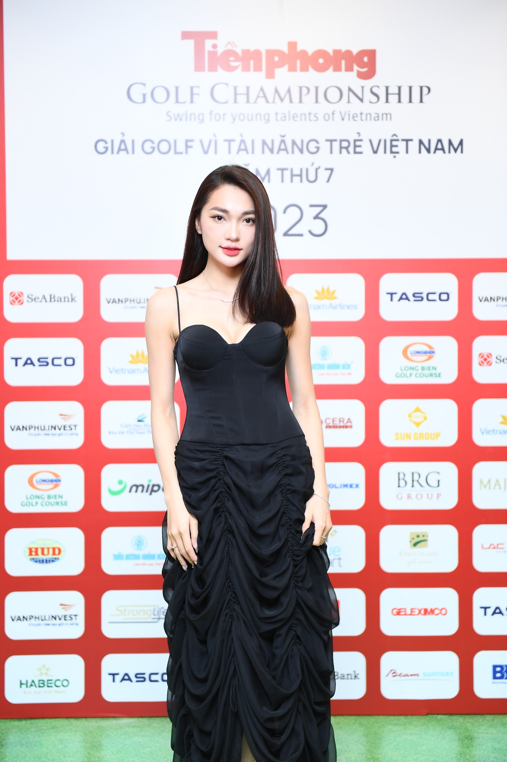 Dàn người đẹp rạng rỡ tại họp báo Tiền Phong Golf Championship năm 2023 ảnh 10