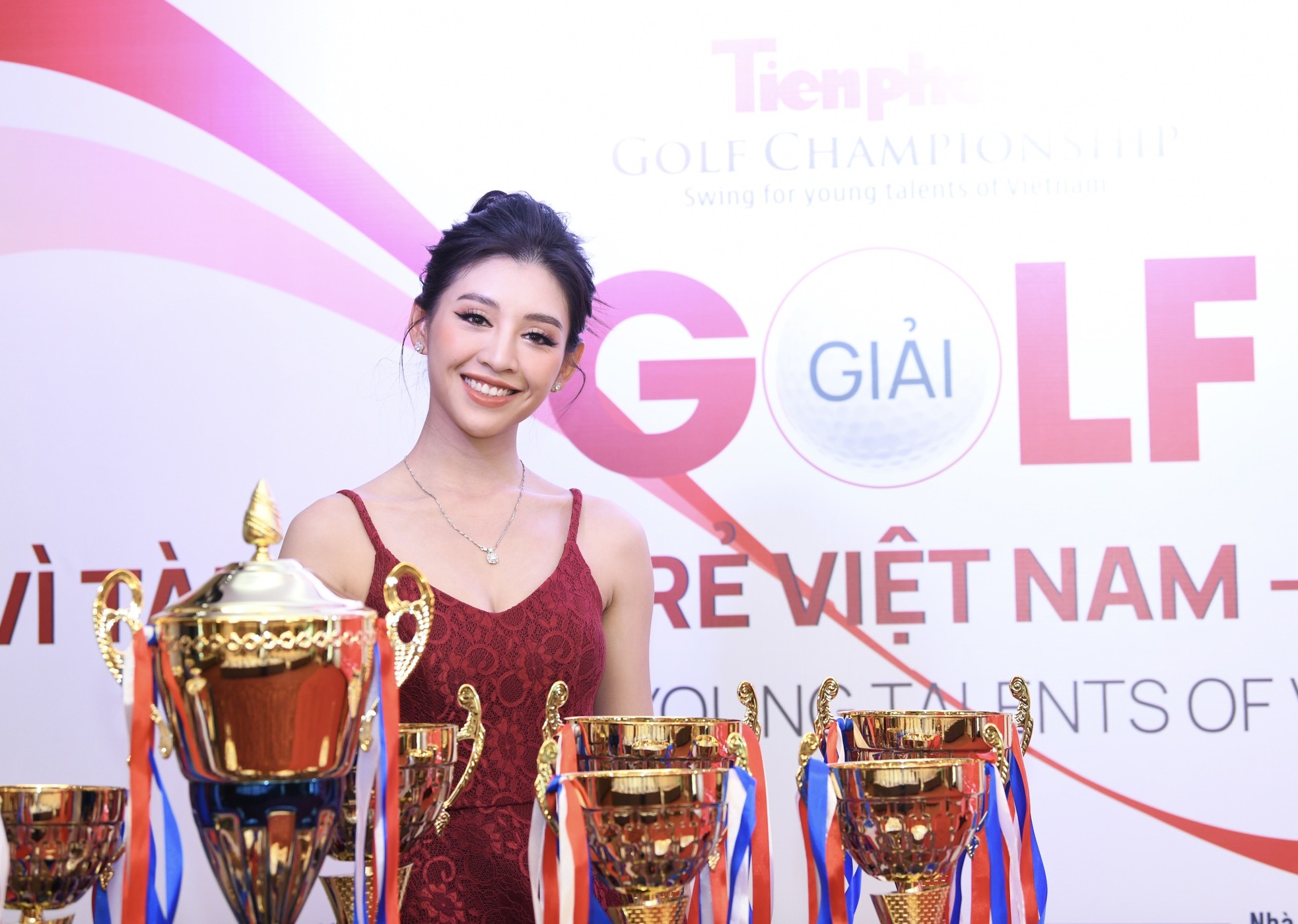 Dàn người đẹp rạng rỡ tại họp báo Tiền Phong Golf Championship năm 2023 ảnh 6