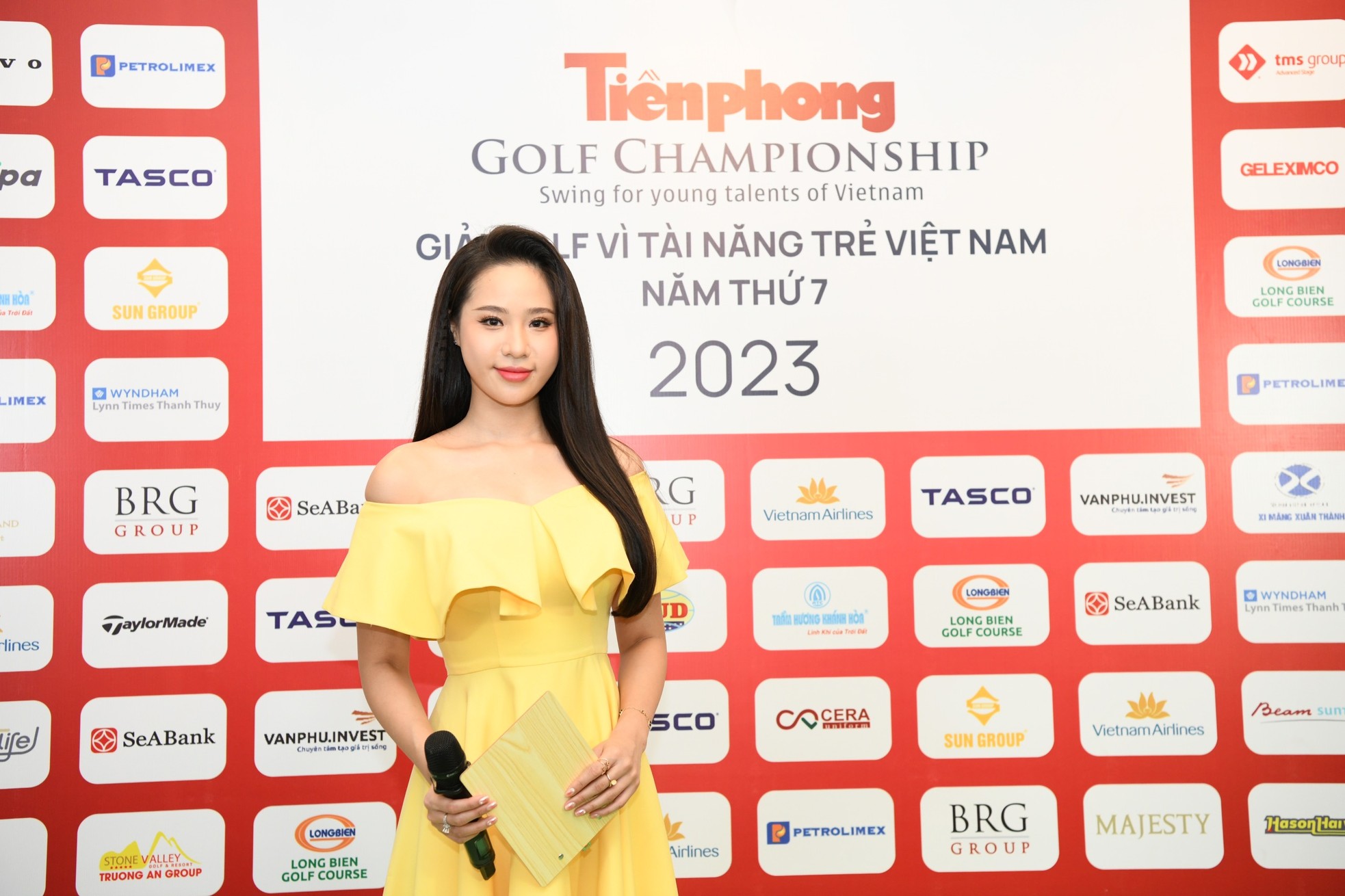 Dàn người đẹp rạng rỡ tại họp báo Tiền Phong Golf Championship năm 2023 ảnh 13